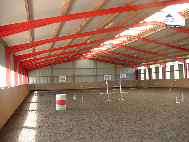 MANEGE A CHEVAUX - ROUGE